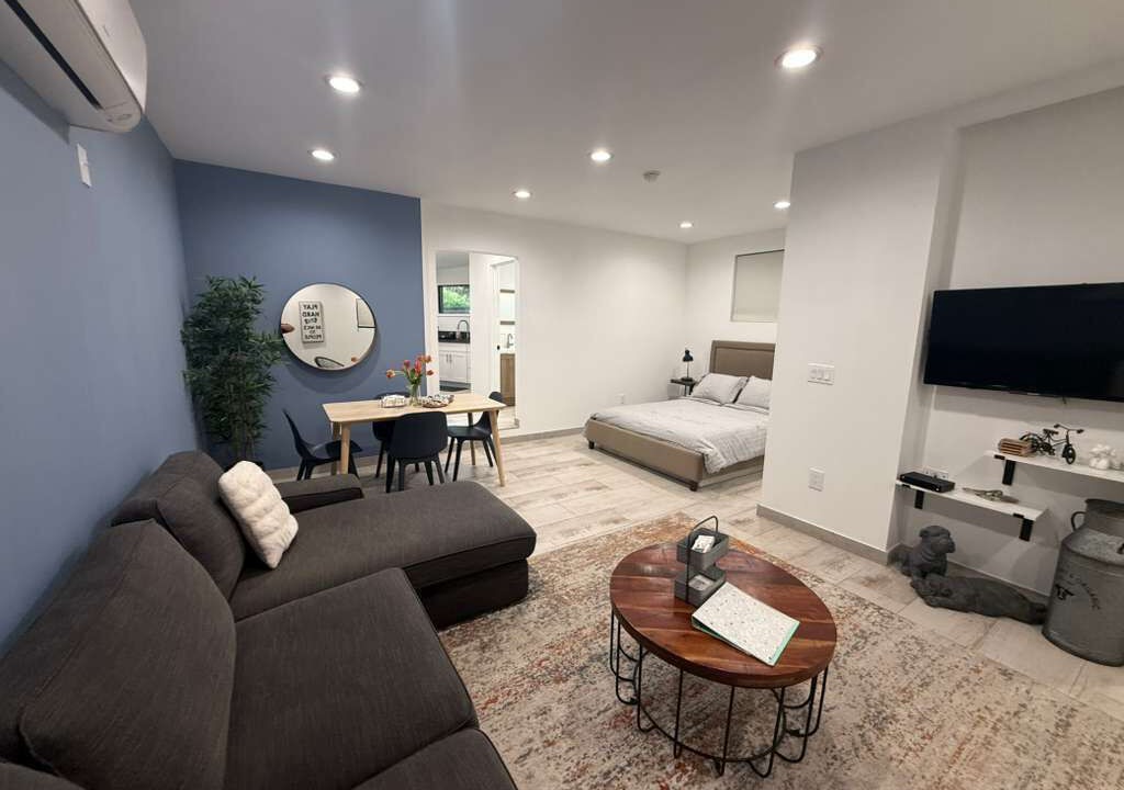 Photo of Livingroom in Northridge