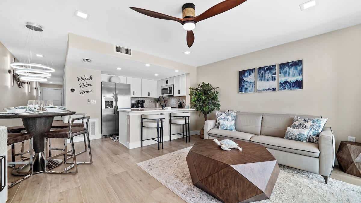 Photo of Livingroom in Holmes Beach