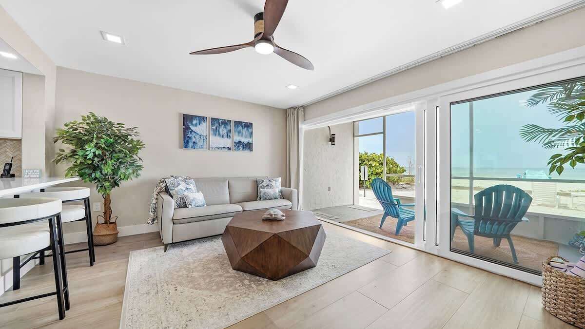 Photo of Livingroom in Holmes Beach