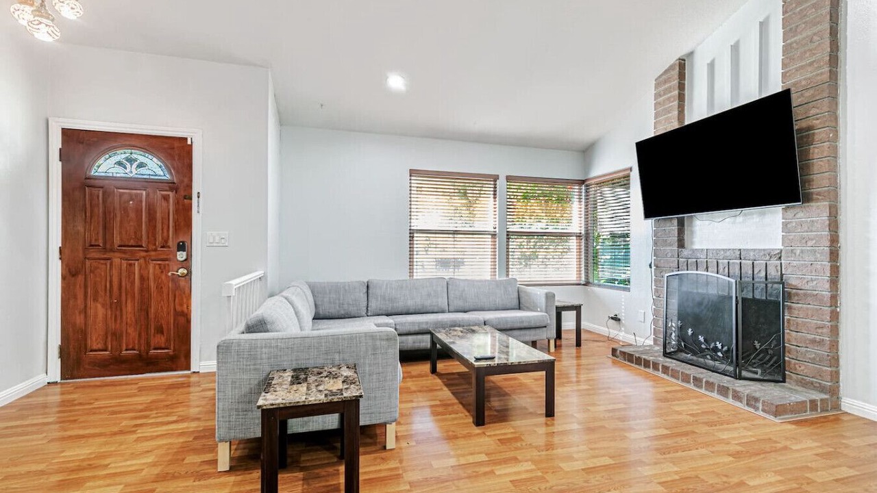 Photo of Livingroom in Fremont