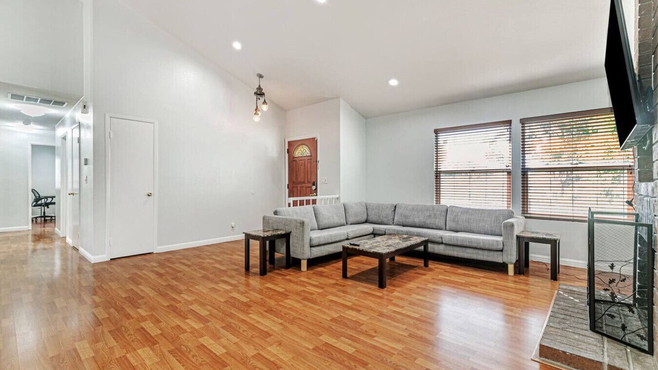 Photo of Livingroom in Fremont