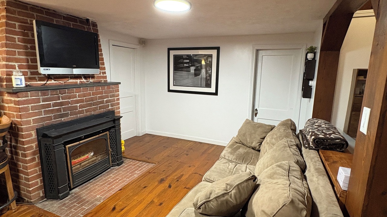 Photo of Livingroom in Amherst