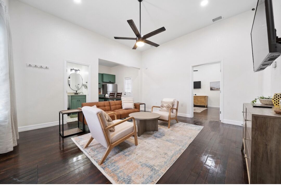 Photo of Livingroom in Mahncke Park