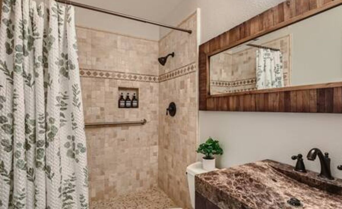 Photo of Bathroom in Canyon Gate