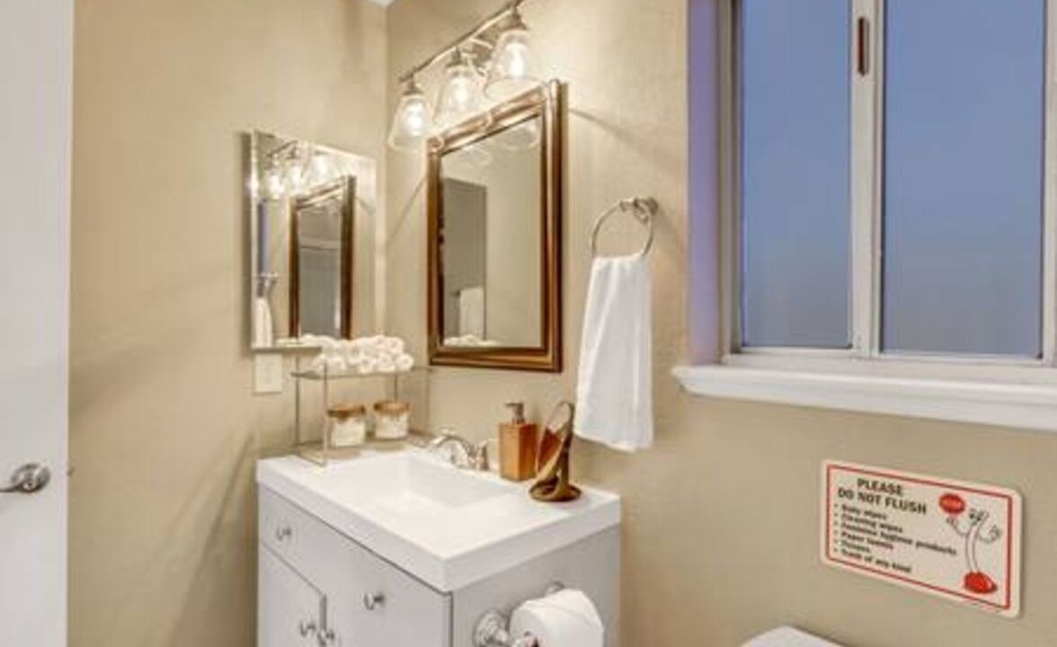 Photo of Bathroom in Chinatown