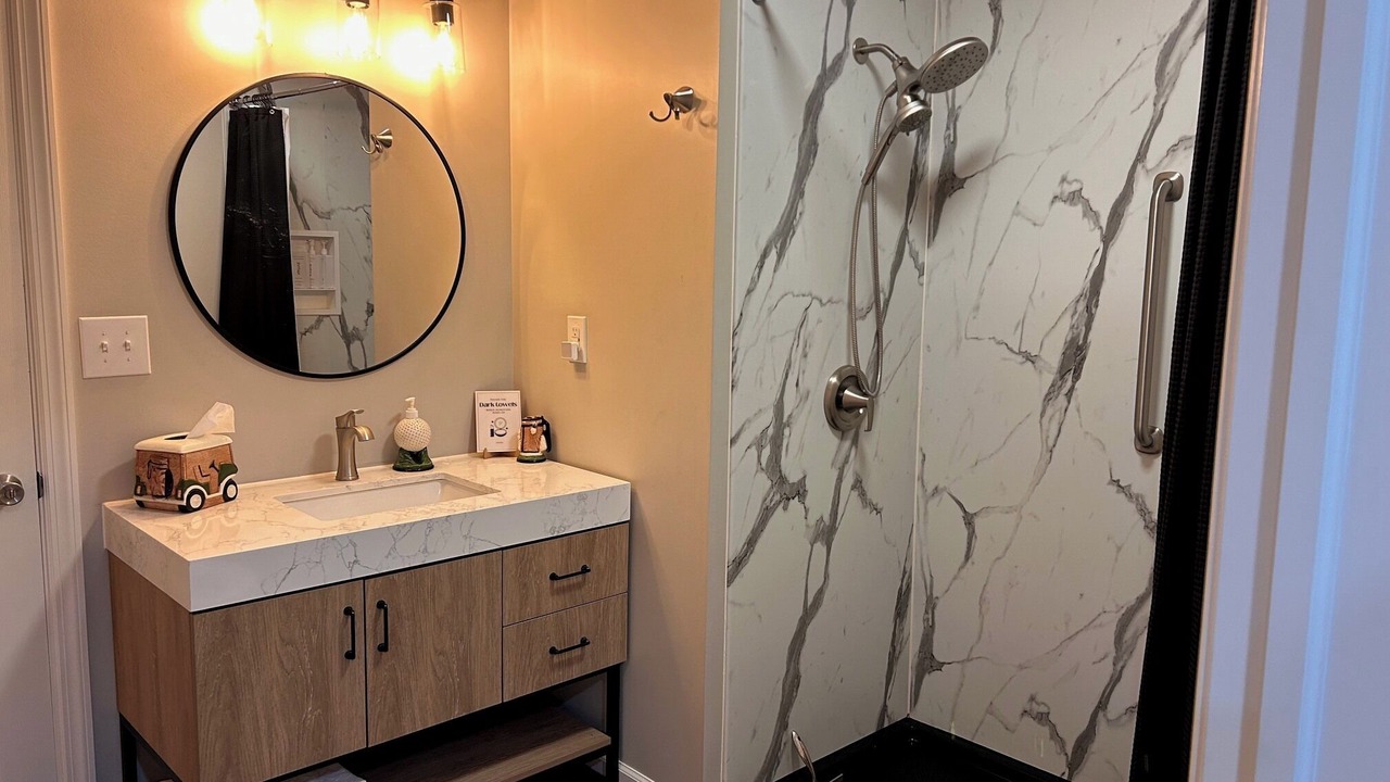 Photo of Bathroom in Shanor-Northvue