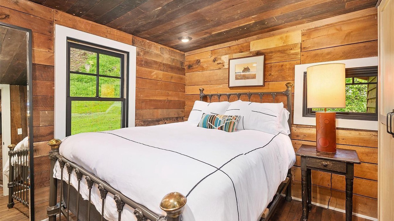 Photo of Bedroom in Bakersville