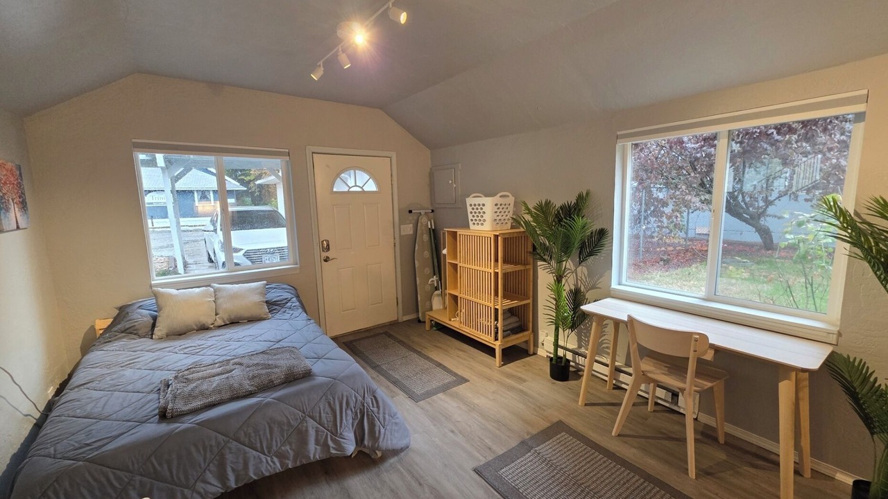 Photo of Bedroom in City Center Medford