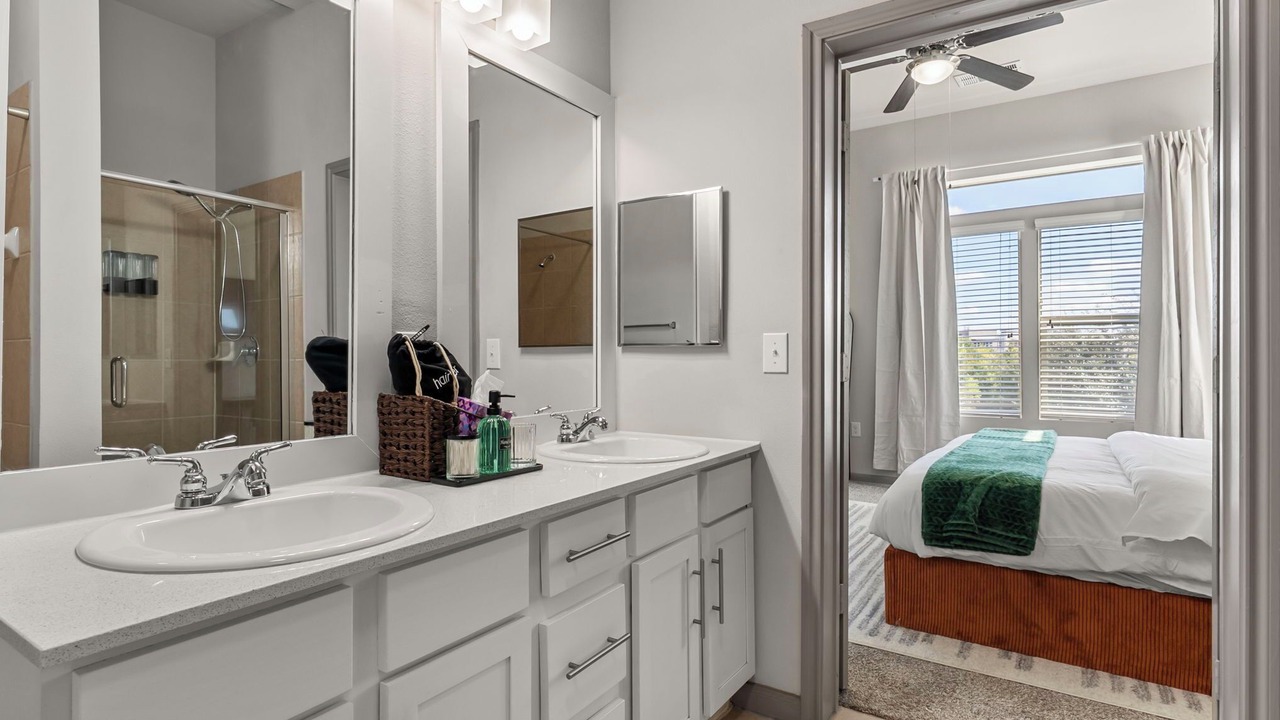 Photo of Bathroom in Montopolis