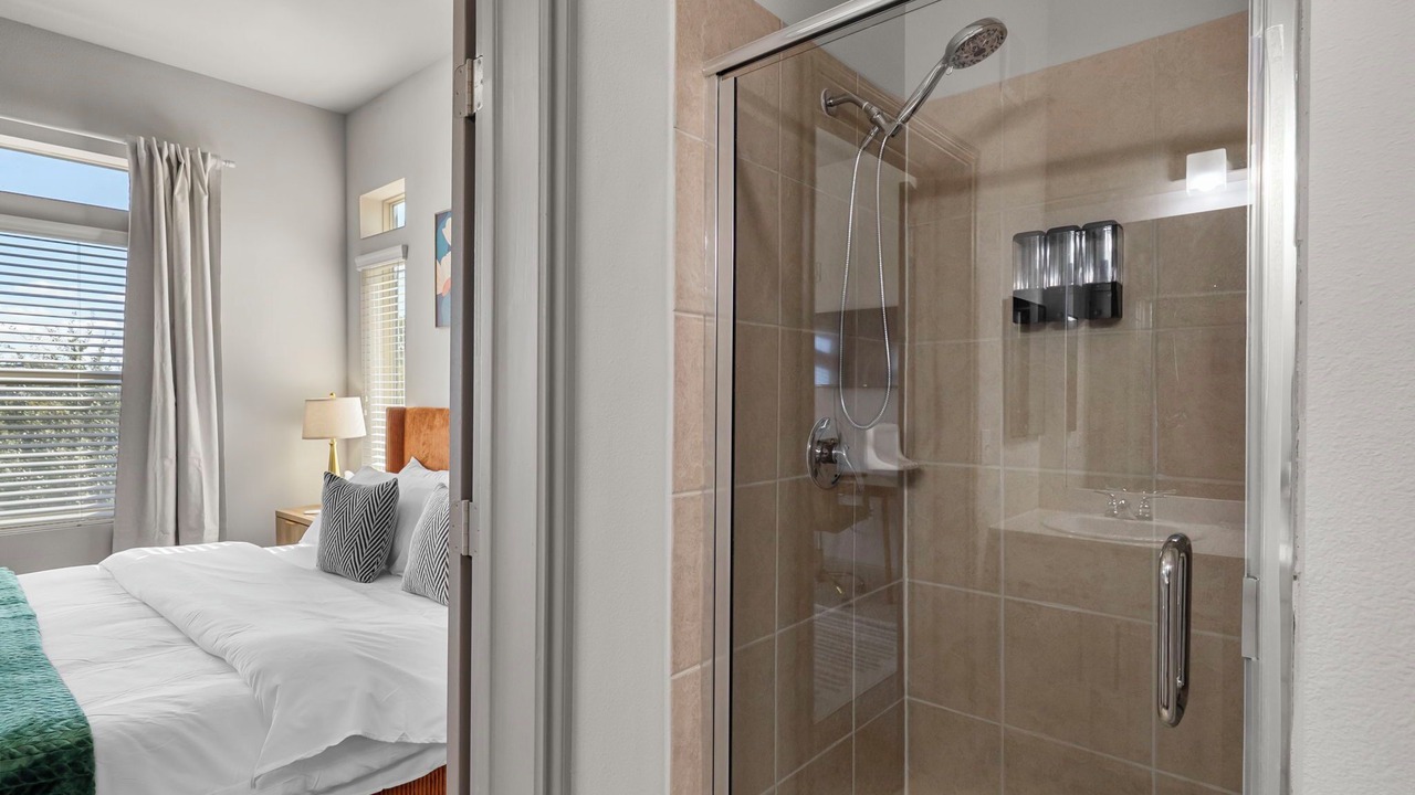 Photo of Bathroom in Montopolis