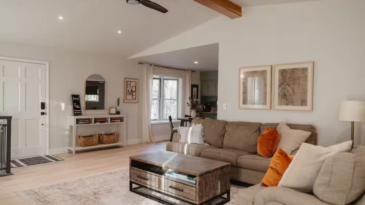 Photo of Livingroom in Rogers