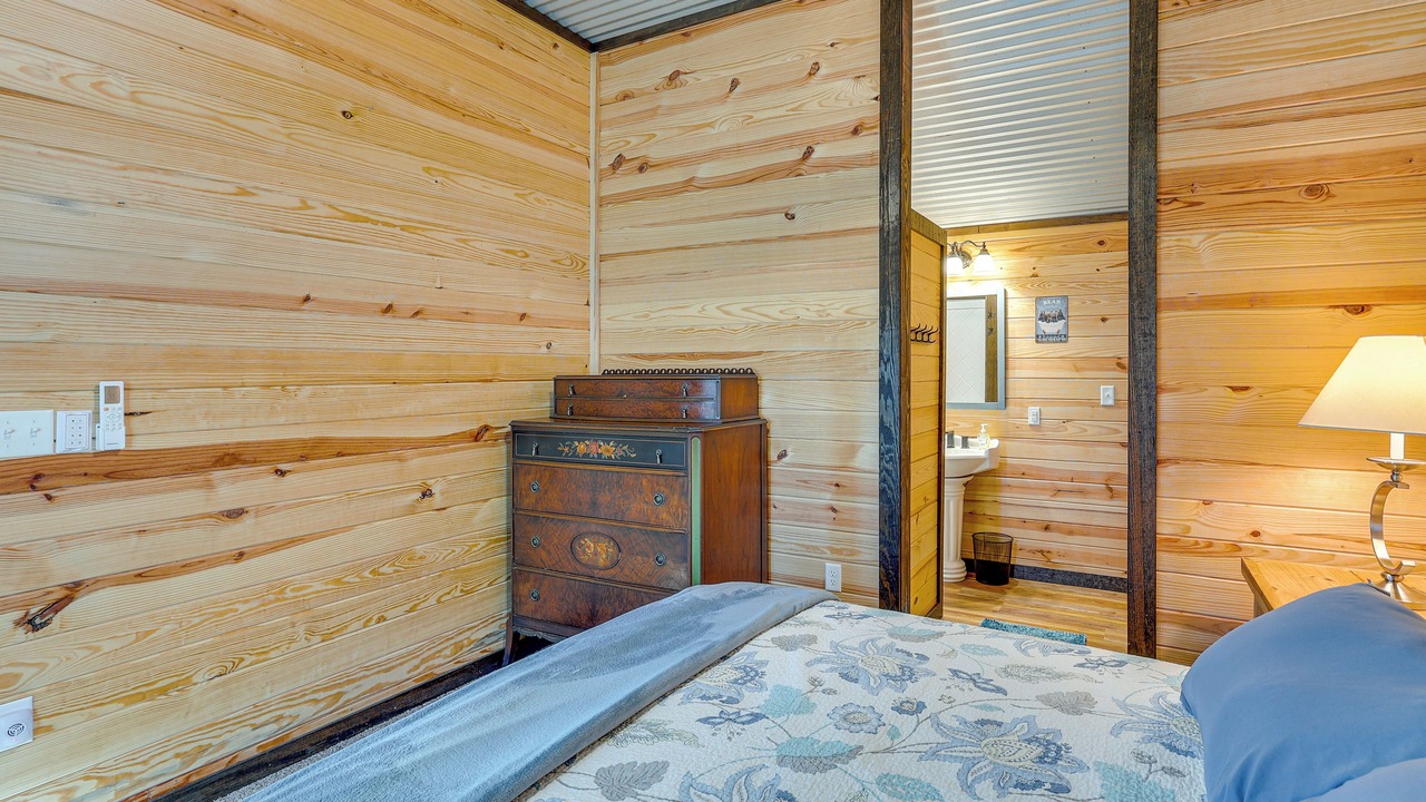 Photo of Bedroom in Amity