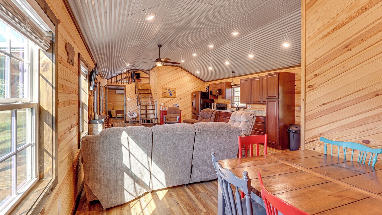 Photo of Livingroom in Amity