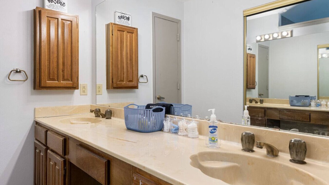 Photo of Bathroom in Buckner Terrace - Everglade Park