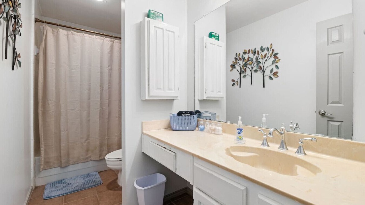 Photo of Bathroom in Buckner Terrace - Everglade Park