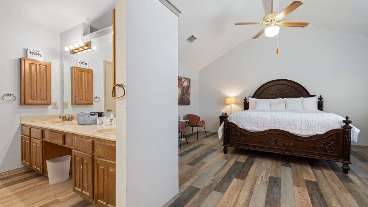 Photo of Bathroom in Buckner Terrace - Everglade Park