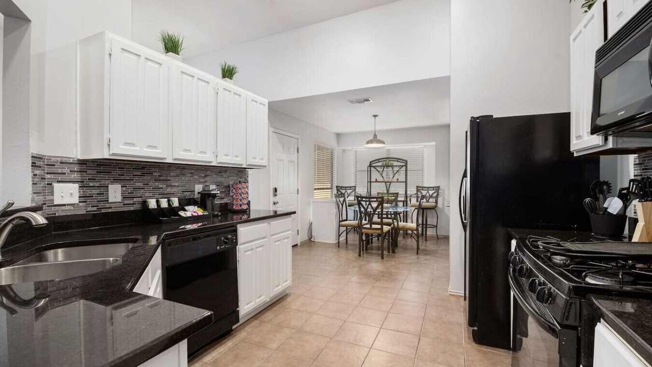 Photo of Kitchen in Buckner Terrace - Everglade Park