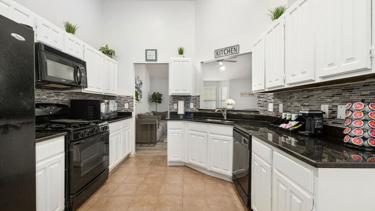 Photo of Kitchen in Buckner Terrace - Everglade Park