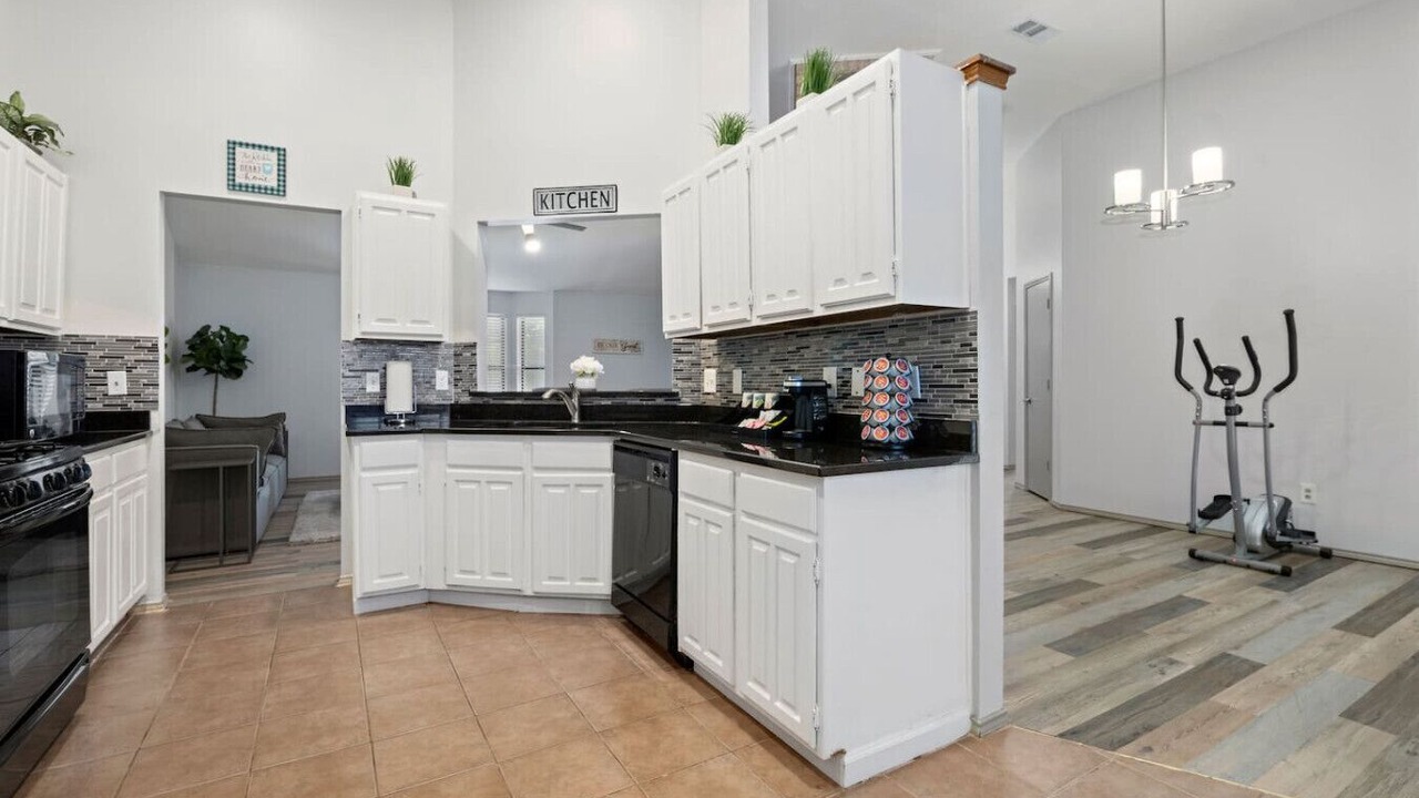 Photo of Kitchen in Buckner Terrace - Everglade Park
