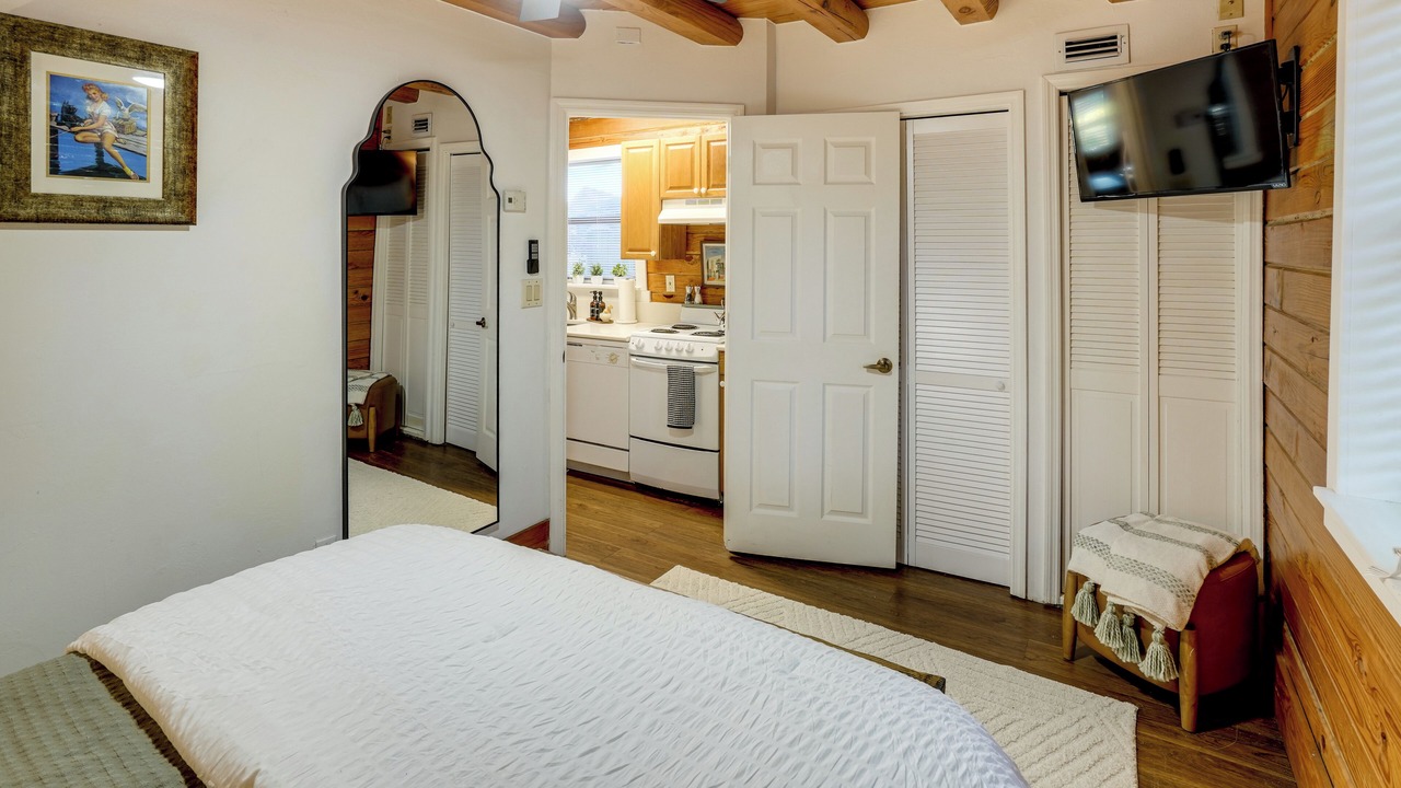 Photo of Bedroom in Taylor Creek