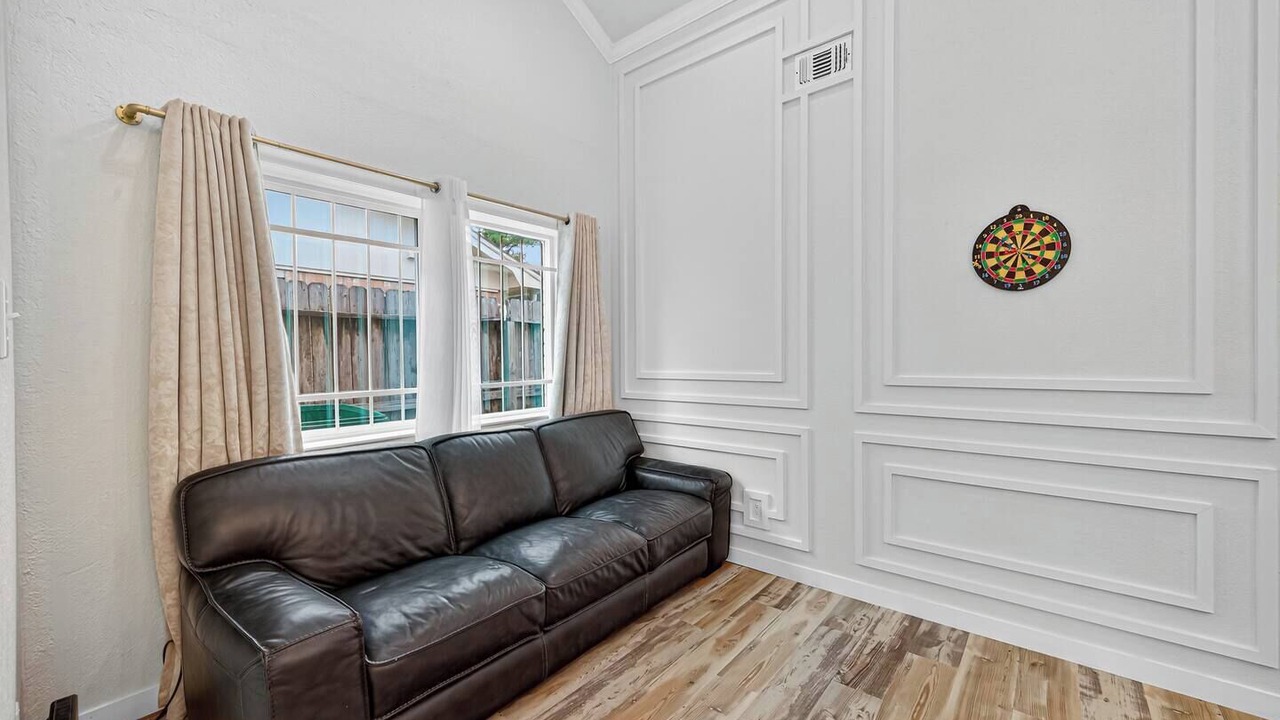 Photo of Livingroom in Garden Oaks