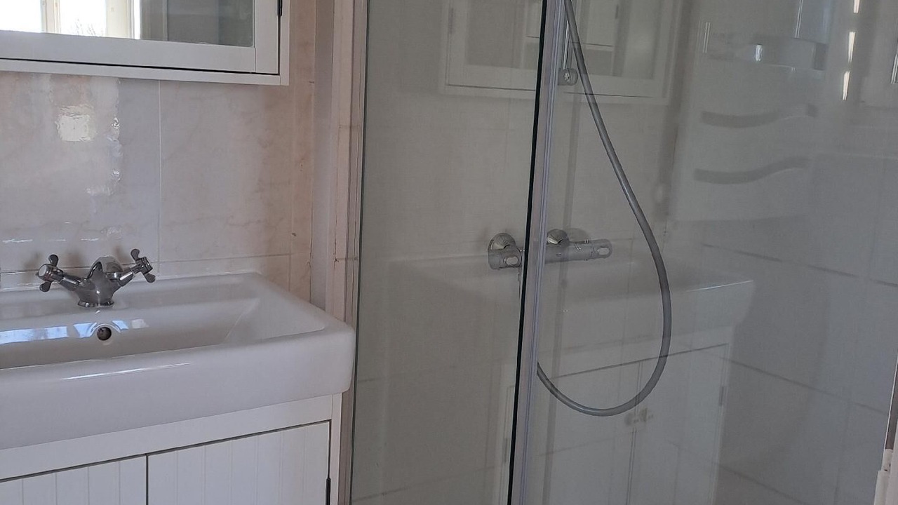 Photo of Bathroom in Droyes