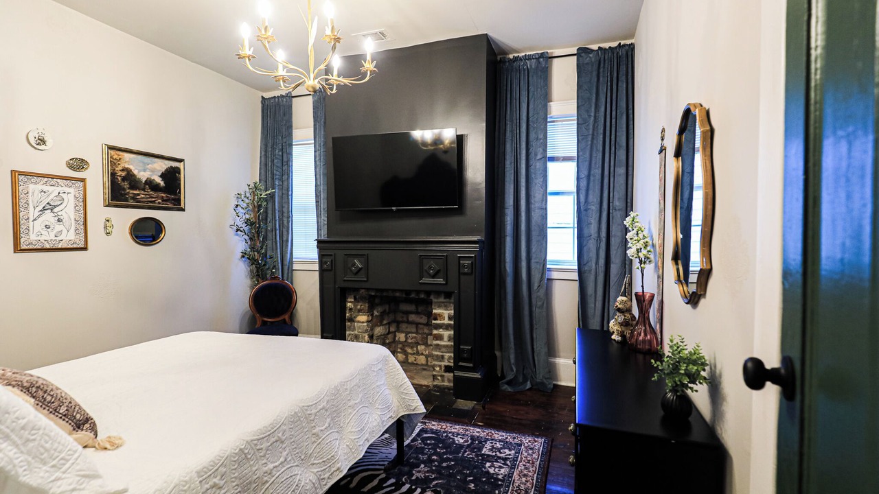 Photo of Bedroom in Midtown