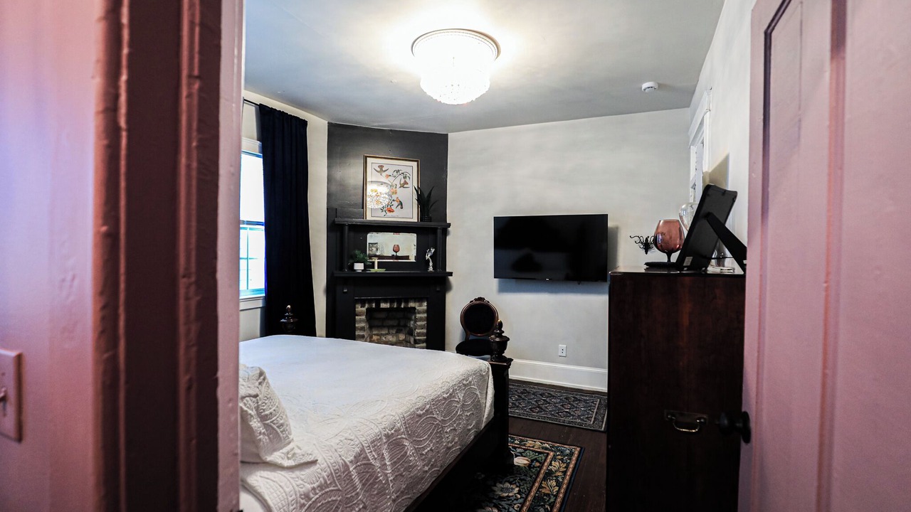 Photo of Bedroom in Midtown