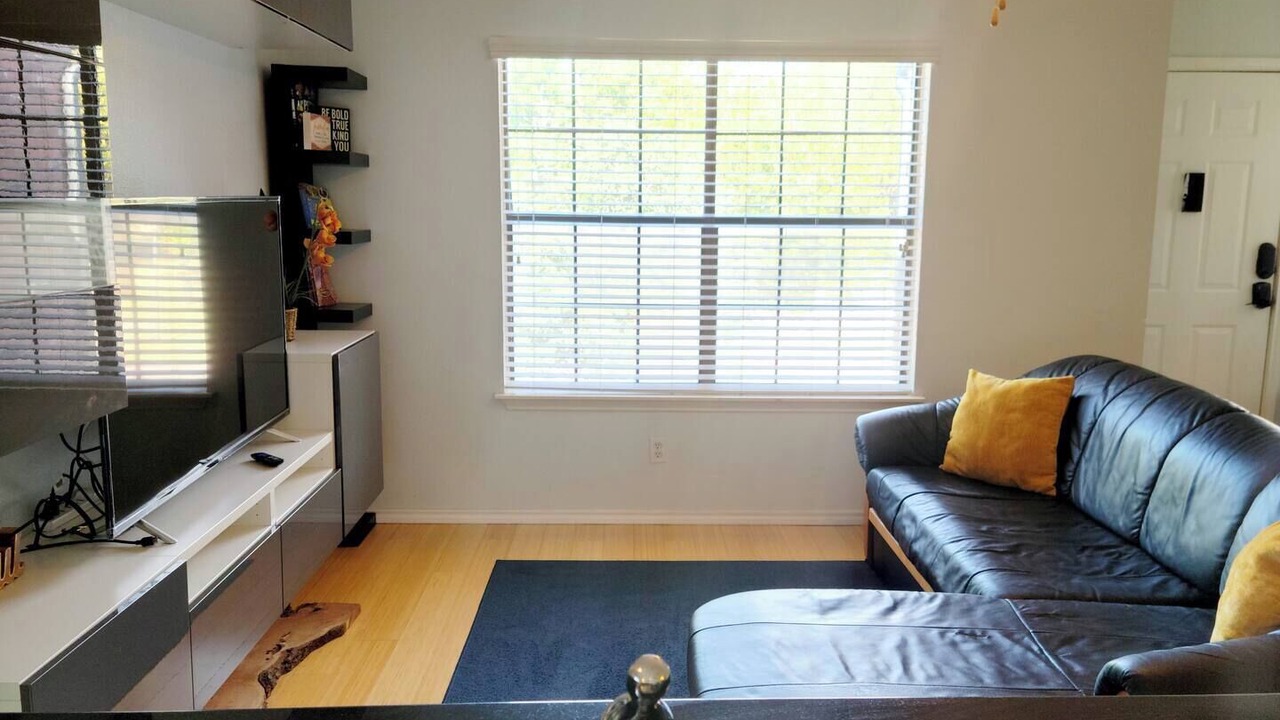 Photo of Livingroom in Medical Center District
