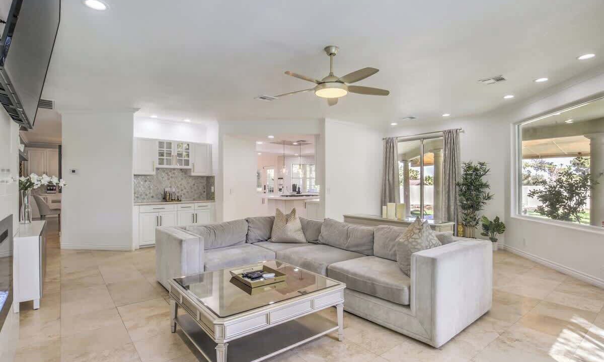Photo of Livingroom in Green Valley North