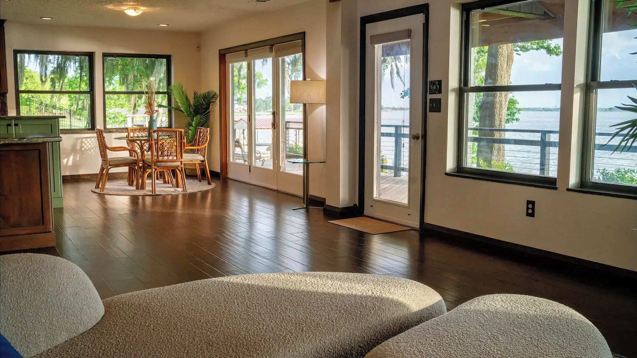 Photo of Livingroom in Barrett