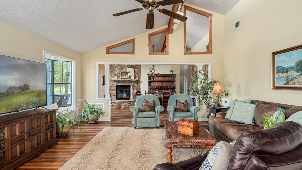 Photo of Livingroom in Mead