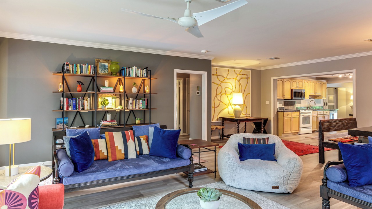 Photo of Livingroom in Parrot Cove