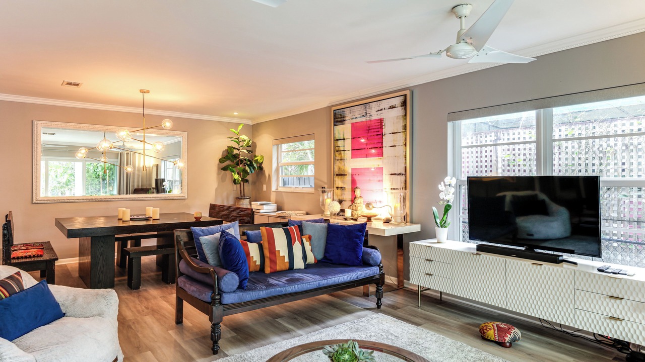 Photo of Livingroom in Parrot Cove
