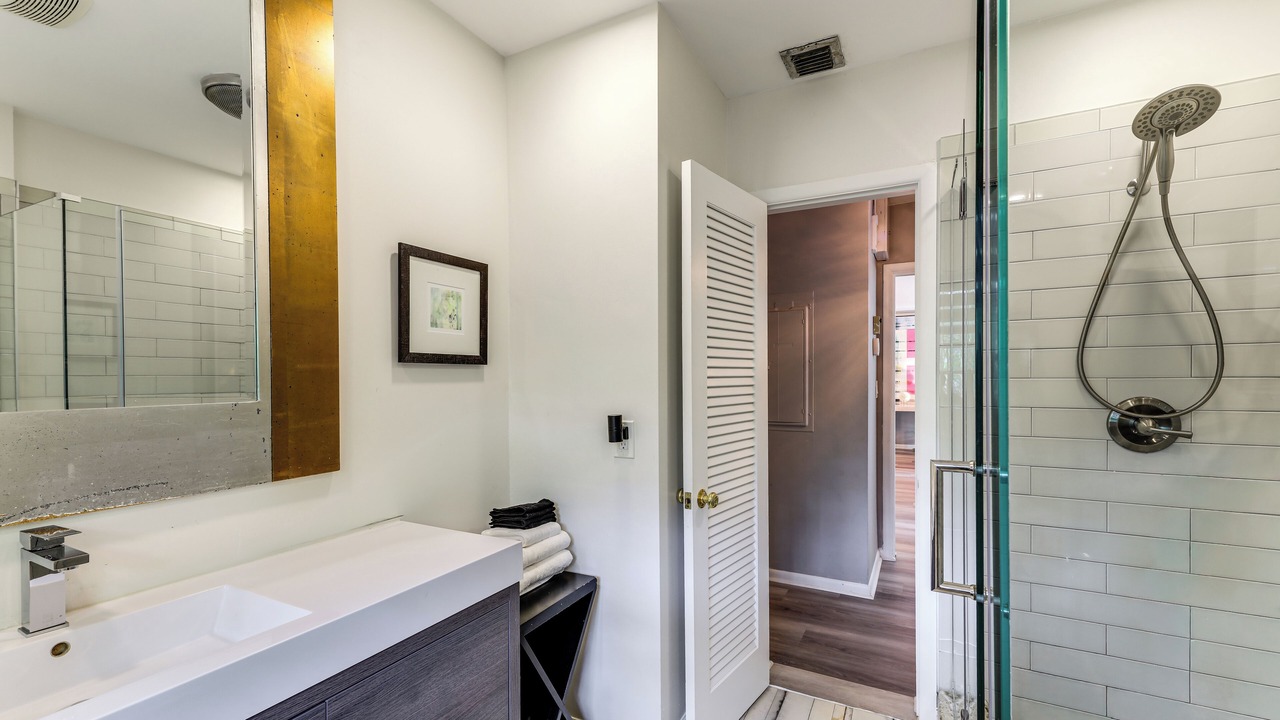 Photo of Bathroom in Parrot Cove