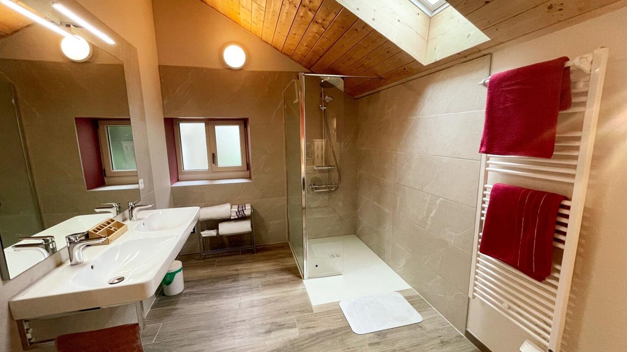 Photo of Bathroom in Manthelan