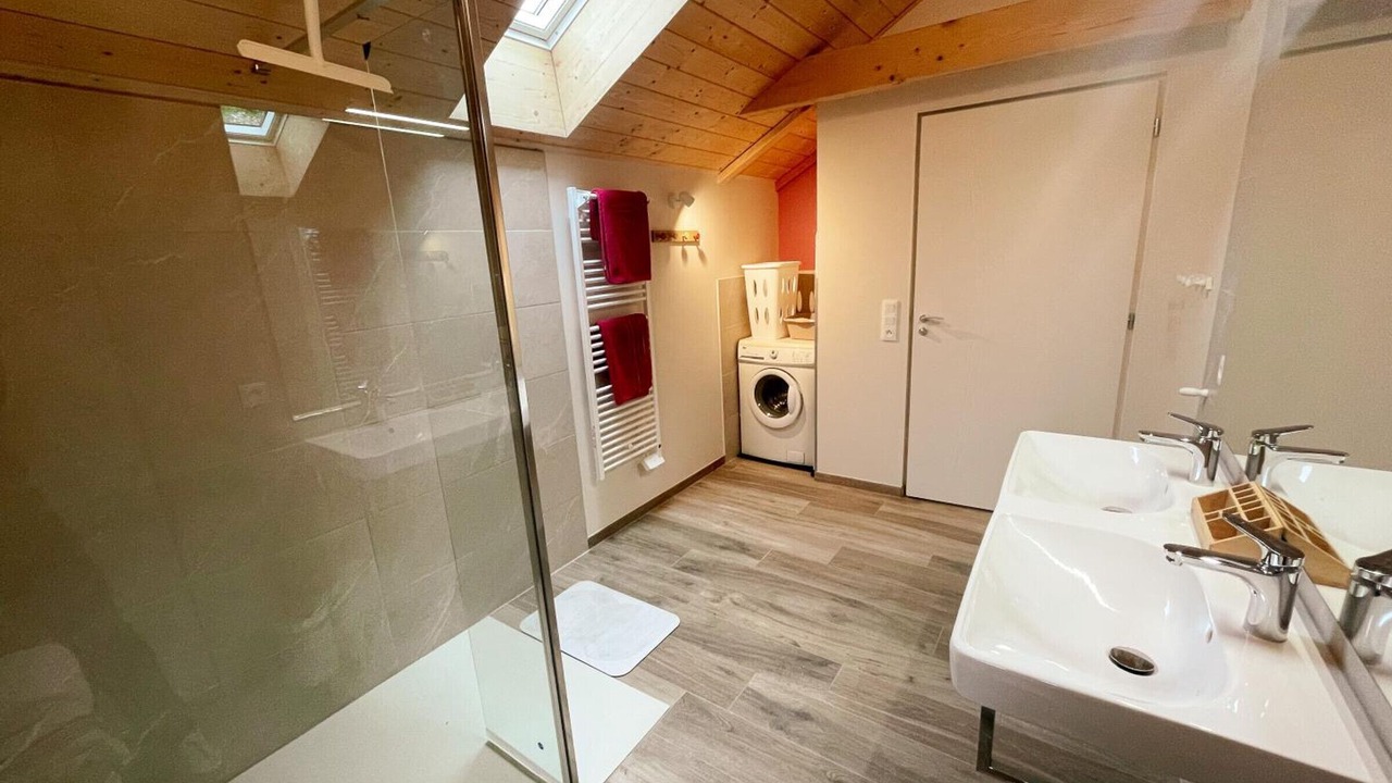 Photo of Bathroom in Manthelan