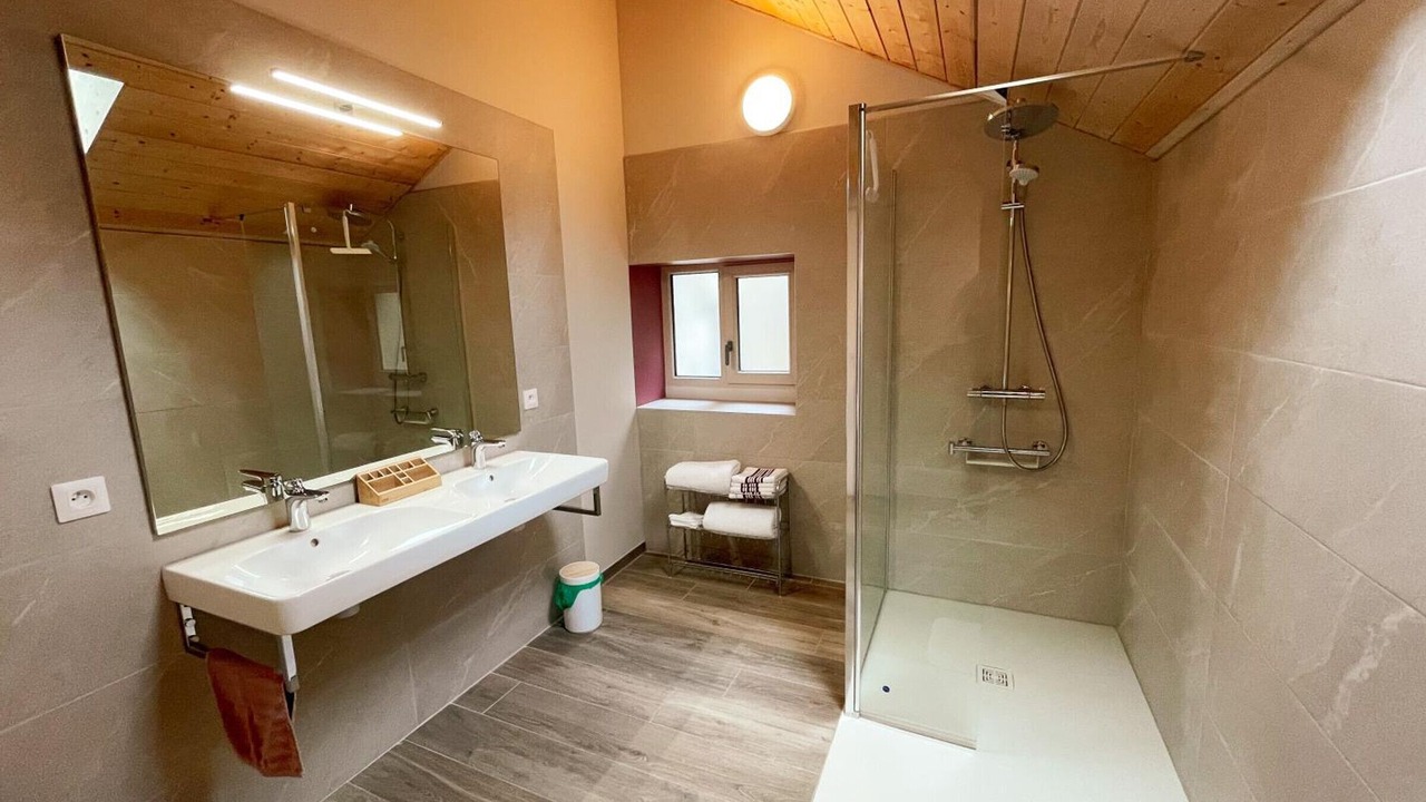 Photo of Bathroom in Manthelan