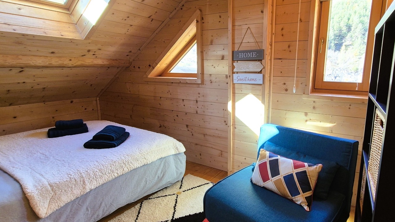 Photo of Bedroom in Allos