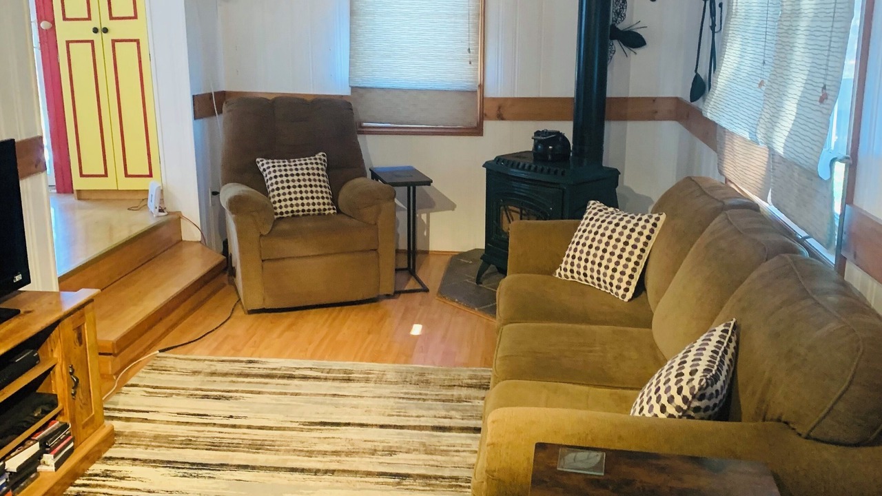 Photo of Livingroom in McMurrich/Monteith