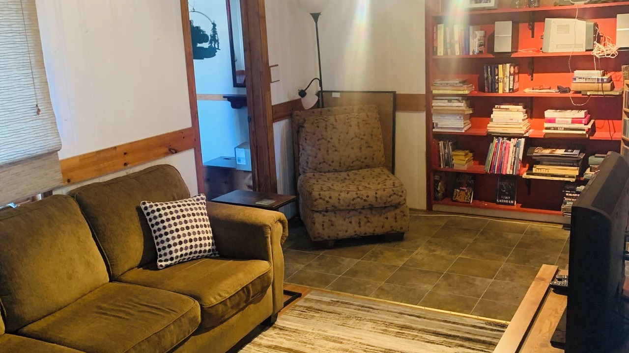 Photo of Livingroom in McMurrich/Monteith