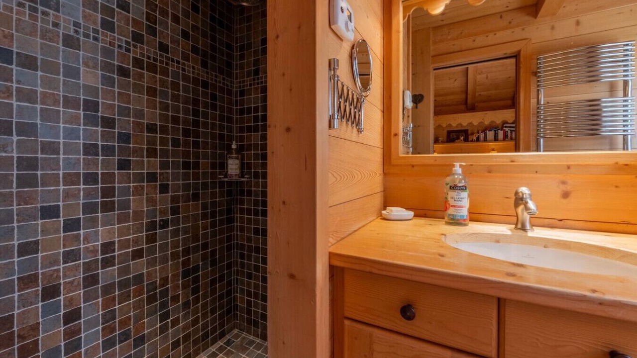 Photo of Bathroom in Saint-Nicolas-de-Veroce