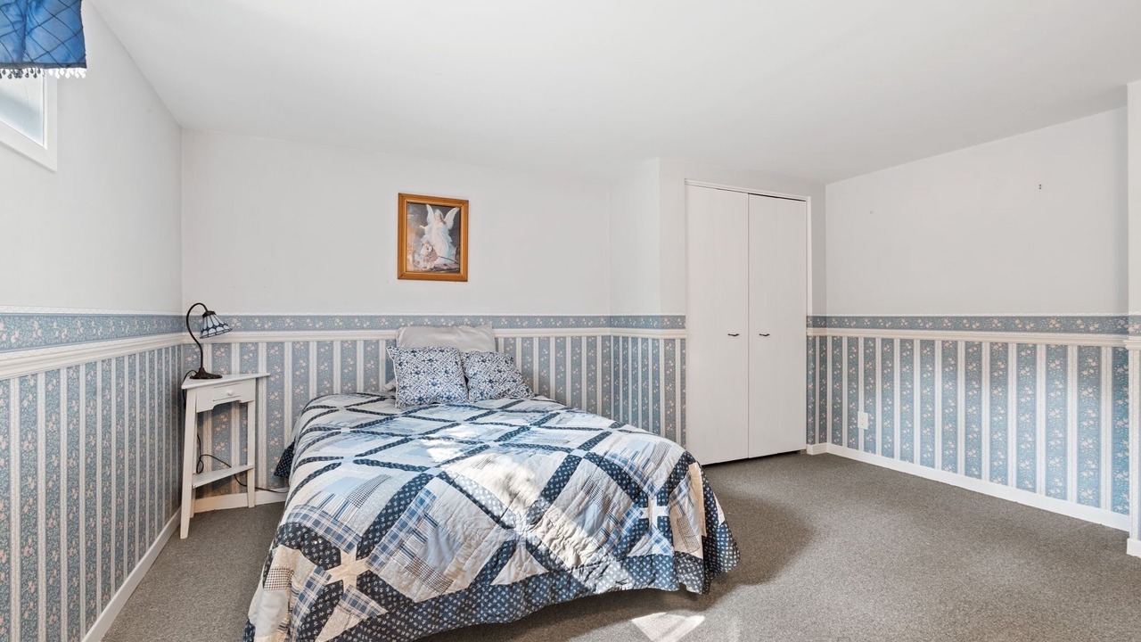 Photo of Bedroom in Amherstview