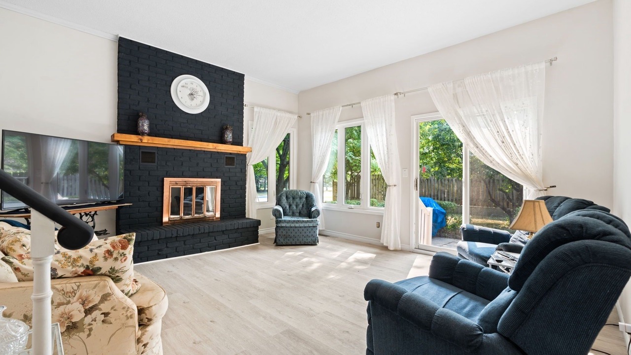 Photo of Livingroom in Amherstview