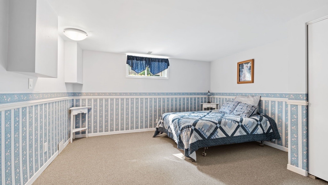 Photo of Bedroom in Amherstview