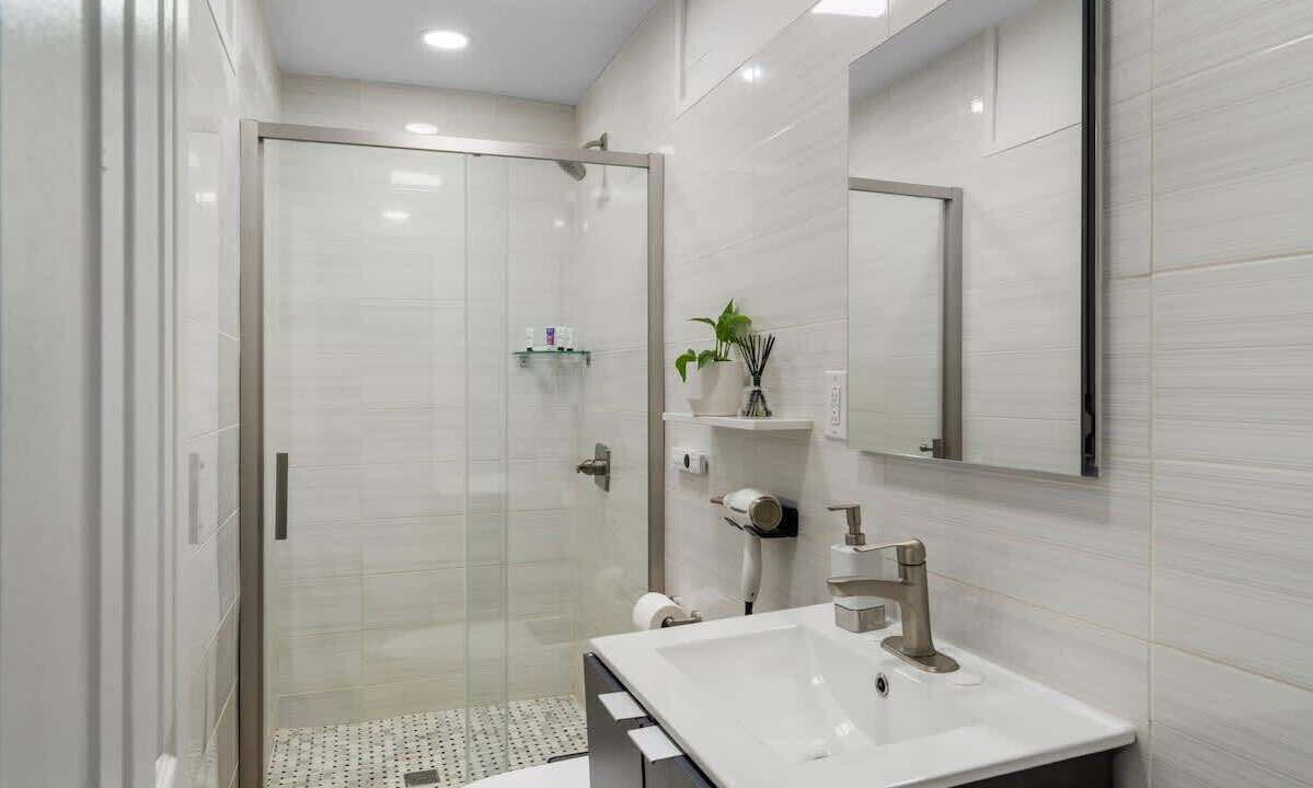 Photo of Bathroom in Teaneck