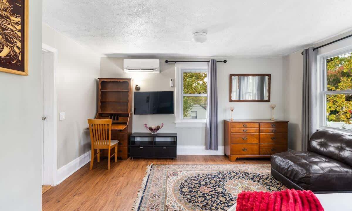 Photo of Bedroom in Teaneck