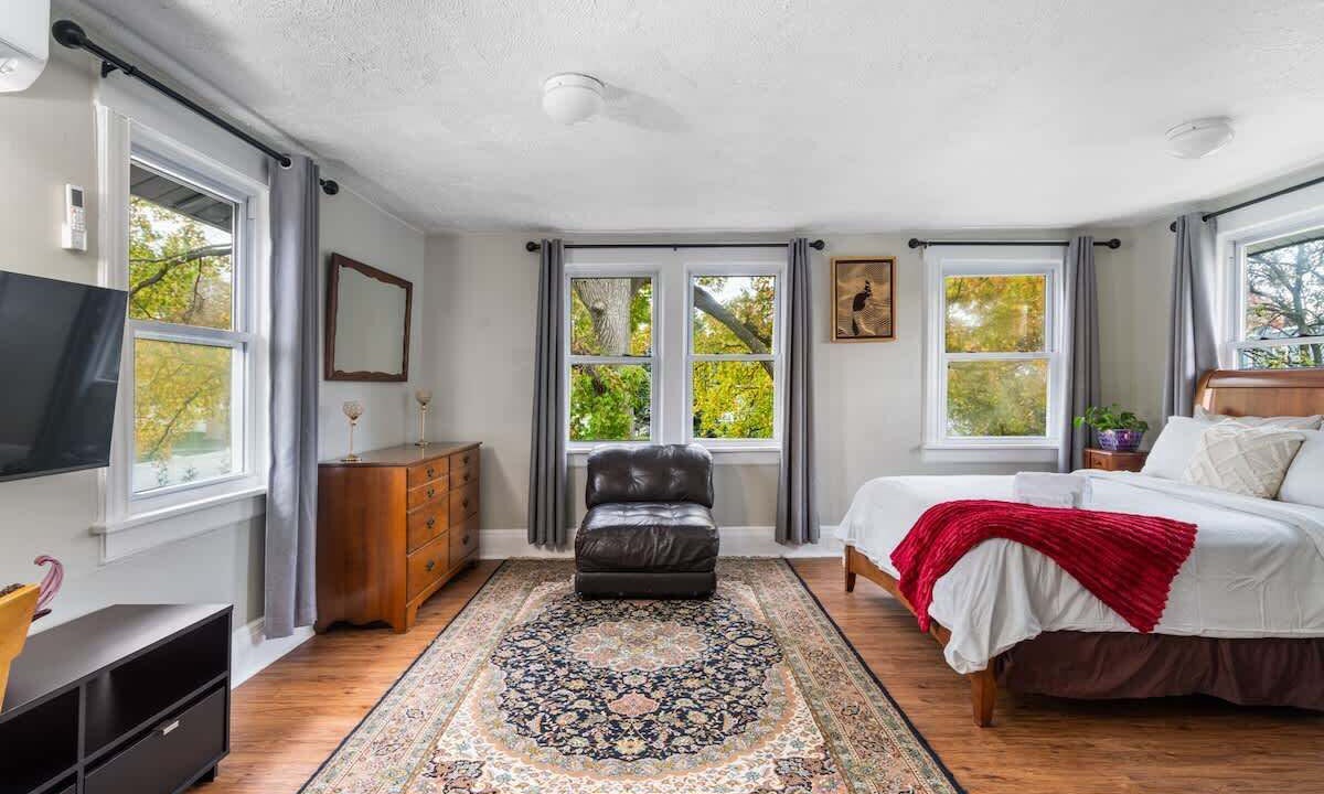 Photo of Bedroom in Teaneck