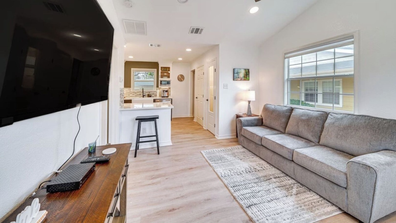 Photo of Bedroom in Northwest Los Angeles Heights