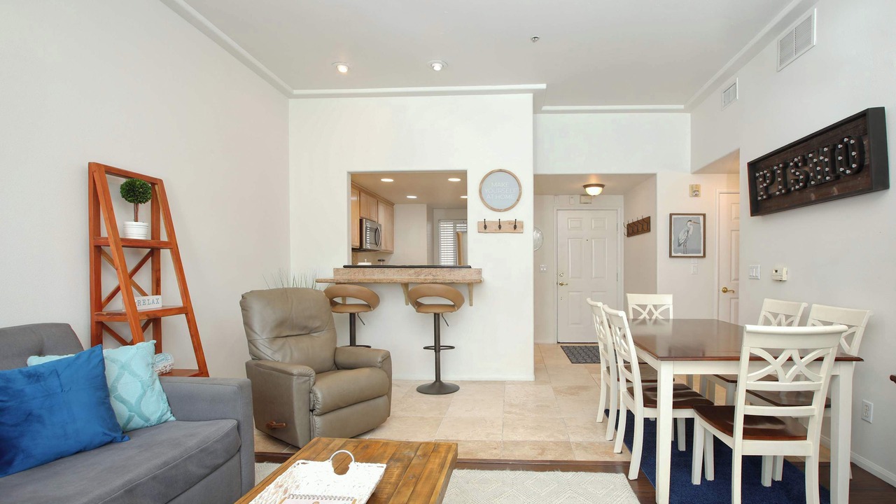Photo of Livingroom in Downtown